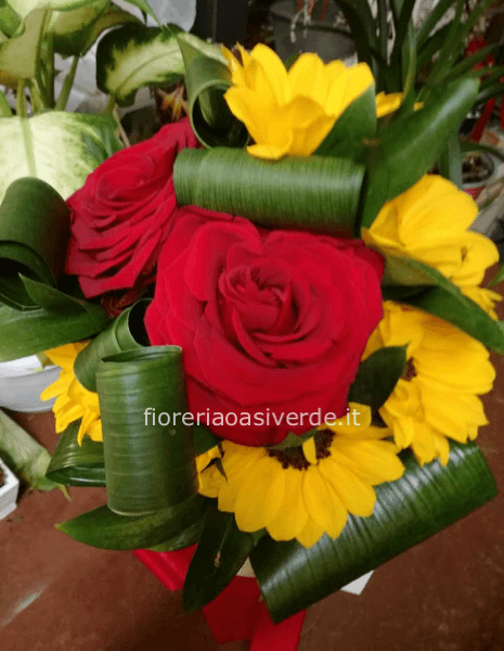 Bouquet girasoli e rose
